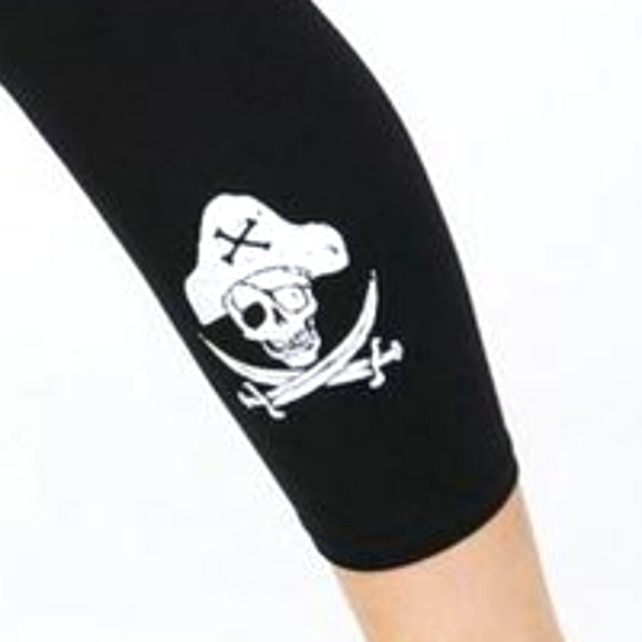❤️NWT VINTAGE TORRID LEGGING - GOONIES MOVIE - SKULL CROSSBONES PIRATE PLUS SIZE - Picture 12 of 15